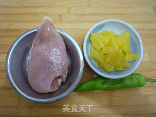 菠萝鸡片的做法步骤：1