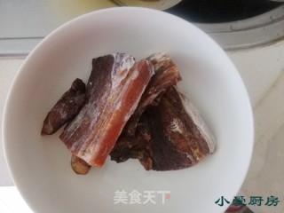 冬笋腊肉蒸熏干的做法步骤：1