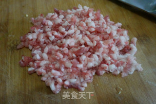 蒜薹小炒的做法步骤：2