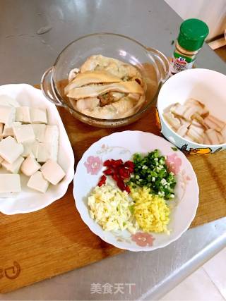 河蚌咸肉豆腐汤的做法步骤：1