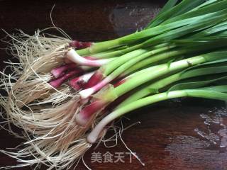 青蒜炒酱肉的做法步骤：1