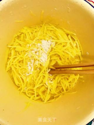 香葱鸡蛋土豆丝饼的做法步骤：4
