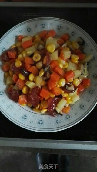 什锦焖饭的做法步骤：1