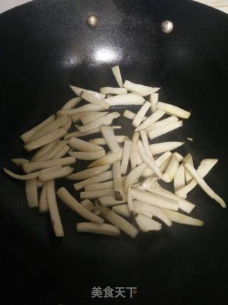杏鲍菇炒牛柳的做法步骤：2