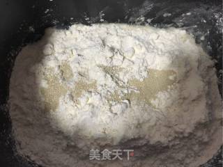牛奶餐包的做法步骤：1
