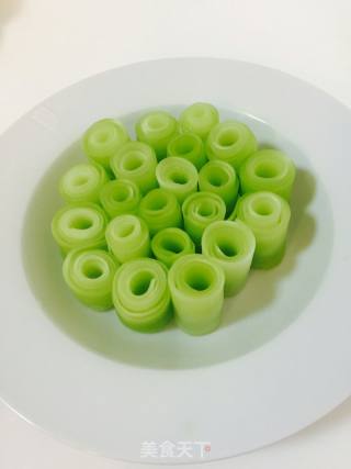 蒜蓉莴笋卷的做法步骤：1