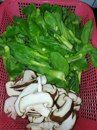 香菇菜苔的做法步骤：1