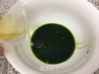 菠菜瑞士卷的做法步骤：3