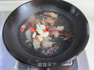 腊肉炒泥蒿的做法步骤：4