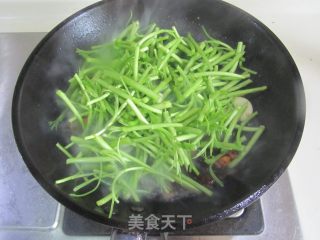 腊肉炒泥蒿的做法步骤：5