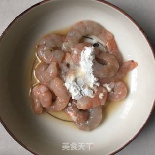 番茄炒虾仁的做法步骤：2