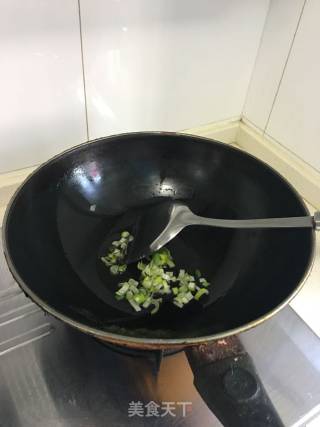回头炒菜椒的做法步骤：2