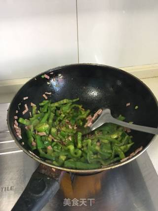 回头炒菜椒的做法步骤：4