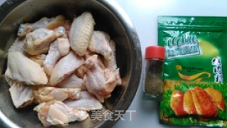 黑胡椒脆皮鸡翅的做法步骤：1