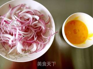 鸡蛋炒洋葱的做法步骤：2