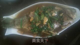 韭菜烧鲫鱼的做法步骤：5