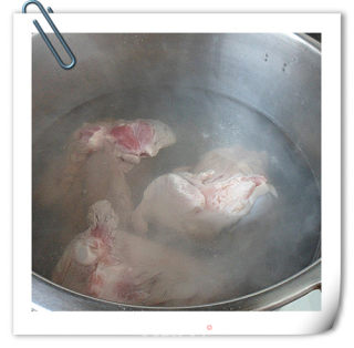 两吃大棒骨——酱大棒骨+小葱酱爆拆骨肉的做法步骤：2