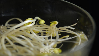 豆芽泥的做法步骤：1