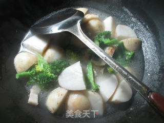 西兰花五花肉煮香芋的做法步骤：7