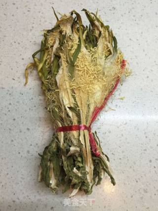 霸王花无花果排骨汤的做法步骤：2