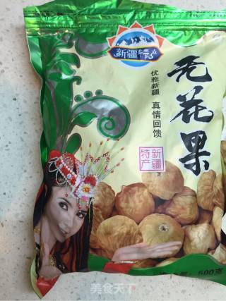 霸王花无花果排骨汤的做法步骤：3