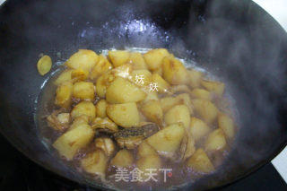 土豆烧鲍鱼的做法步骤：7