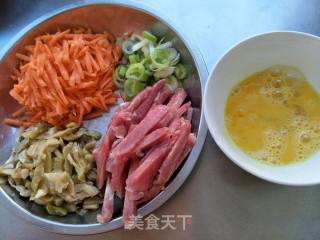 肉丝蛋花汤的做法步骤：2