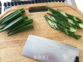 鹅肉秋葵拌通心粉的做法步骤：2