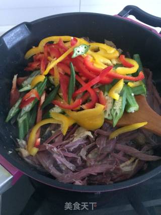 鹅肉秋葵拌通心粉的做法步骤：6
