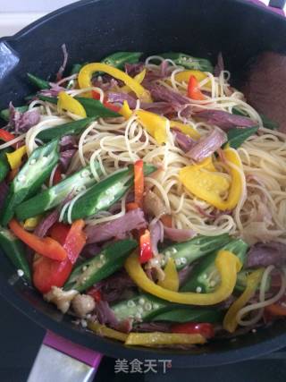 鹅肉秋葵拌通心粉的做法步骤：7