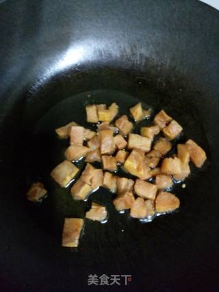 鱼叮黄瓜炒饭的做法步骤：2