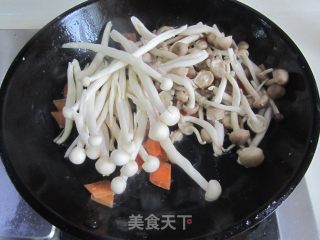 双菇木耳炒肉片的做法步骤：6