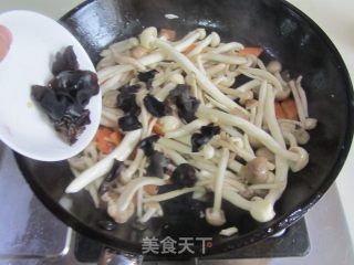 双菇木耳炒肉片的做法步骤：7