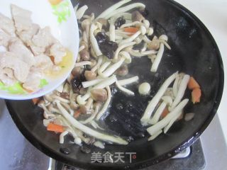 双菇木耳炒肉片的做法步骤：8