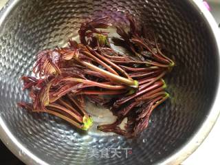 香椿干贝炒饭的做法步骤：1