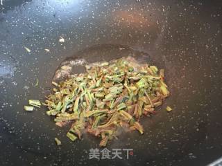 香椿干贝炒饭的做法步骤：8