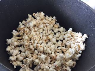 自制爆米花的做法步骤：3