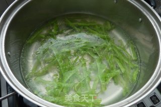 香蒜苦瓜拌粉条的做法步骤：3