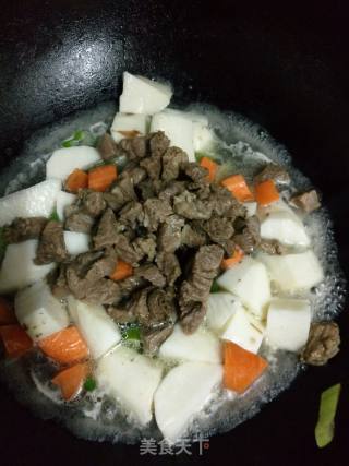 牛肉煲山药的做法步骤：4