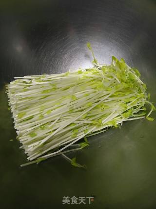 凉拌豆苗的做法步骤：1