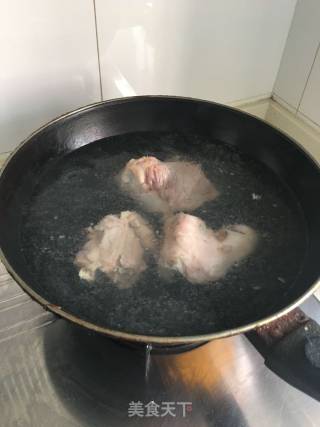 酱棒骨的做法步骤：1