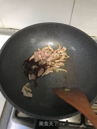 肉丝黄瓜炒大皮的做法步骤：7