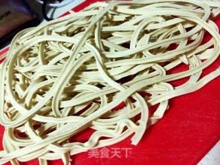秋葵炒鸡蛋的做法步骤：1