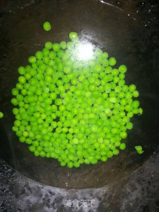 青豆虾仁的做法步骤：3