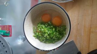 青椒鸡蛋饼的做法步骤：1