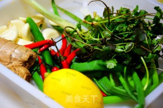 呛腌嘎巴虾—-让你鲜一个春天的独臂小虾的做法步骤：1