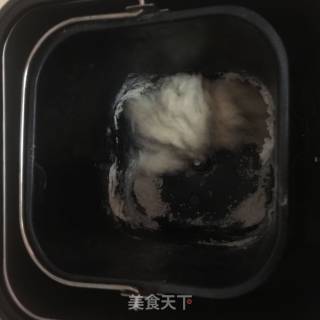 花式牛奶面包 编花儿的做法步骤：1