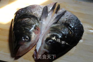 砂锅鱼头的做法步骤：1