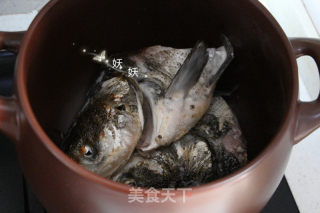 砂锅鱼头的做法步骤：5