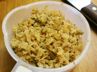 隔水蒸冲菜牛肉饼的做法步骤：1
